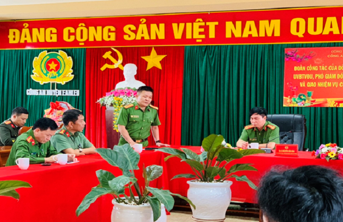 cong an tinh tham chuc tet cong an huyen 3